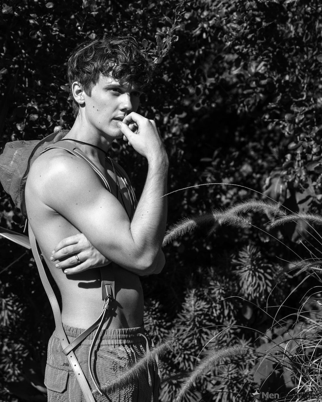 Hunter Doohan shirtless and bulge pics