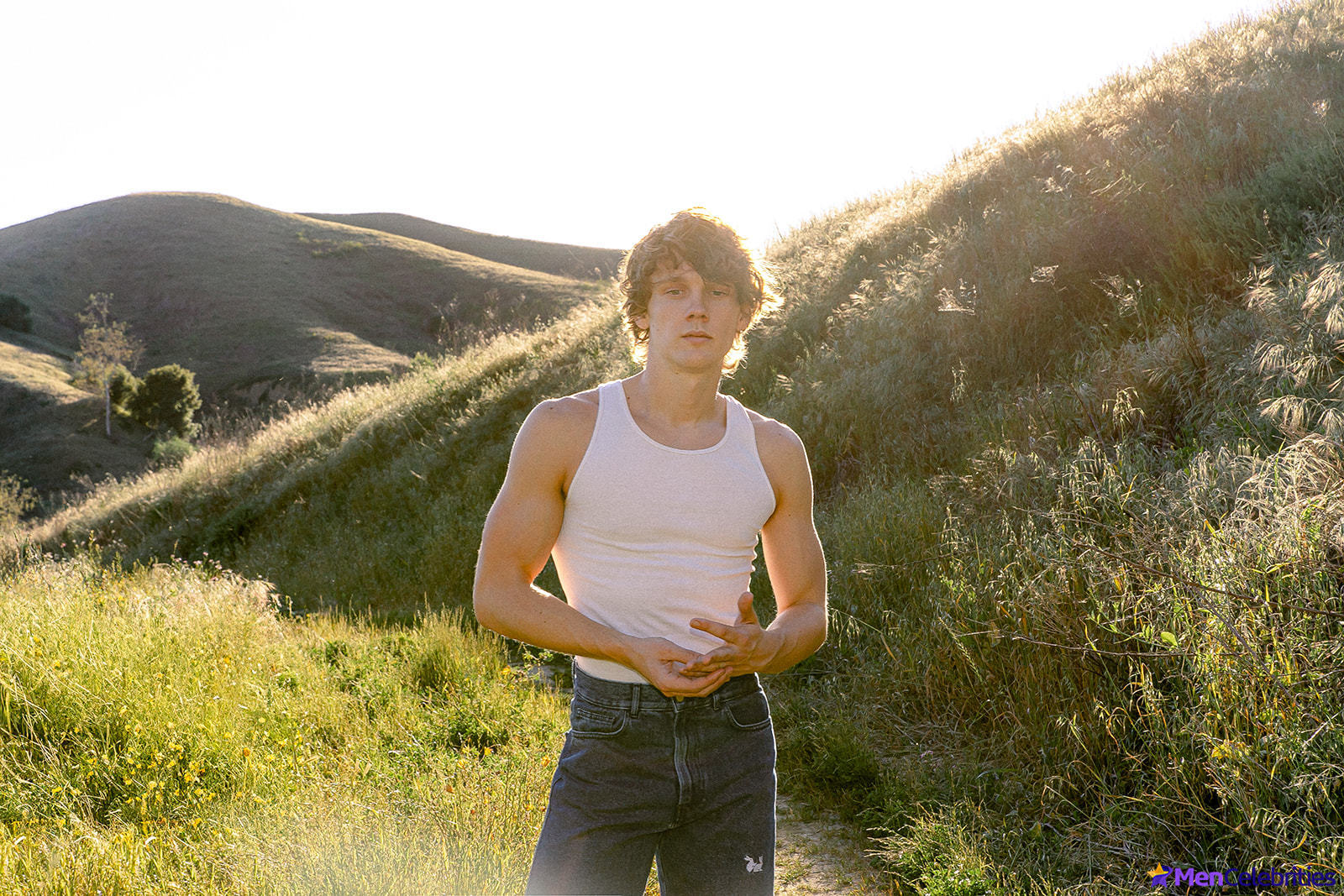 Hunter Doohan shirtless and bulge pics