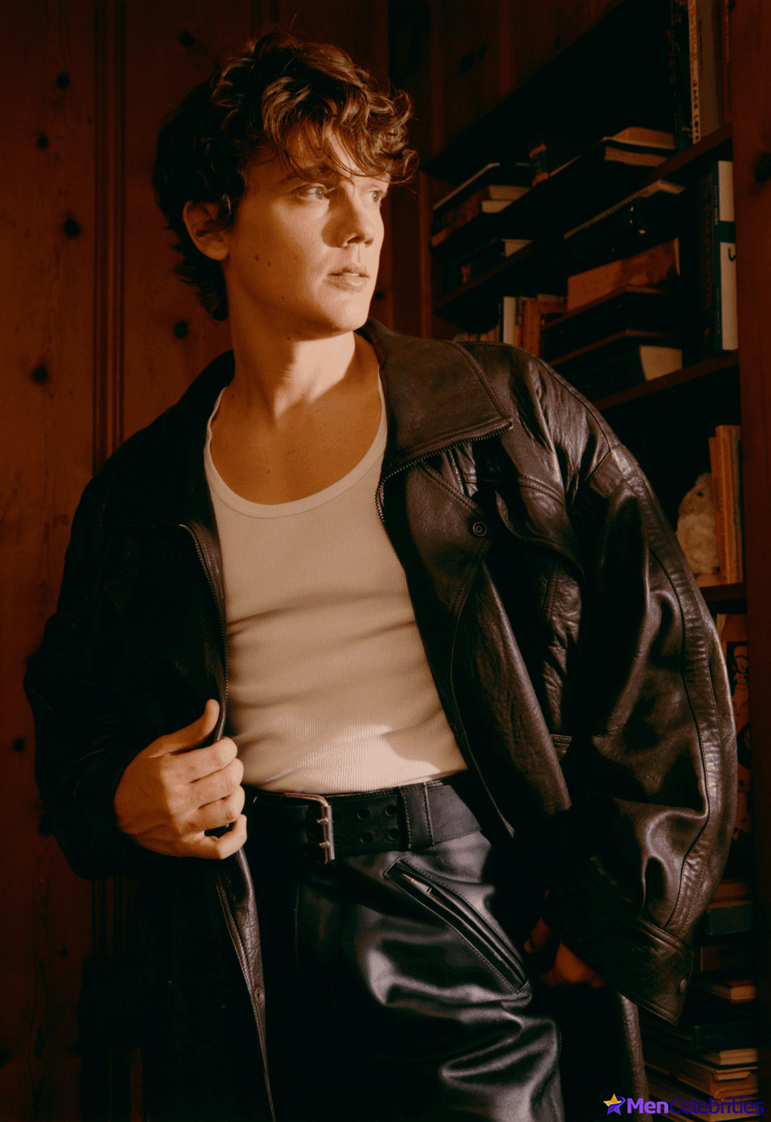 Hunter Doohan shirtless and bulge pics