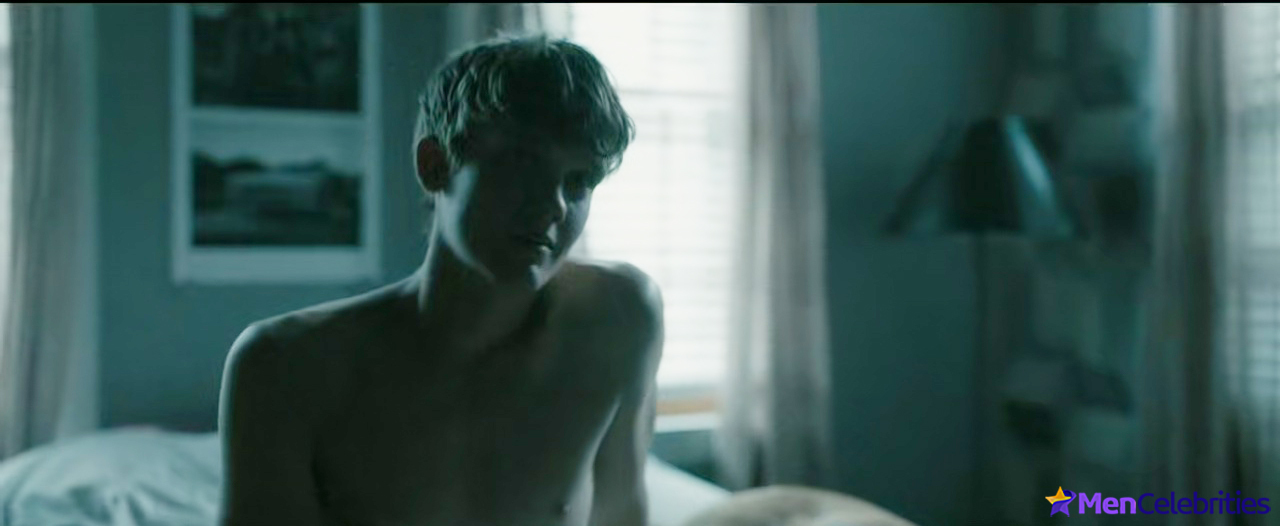 Hunter Doohan nude movie scenes