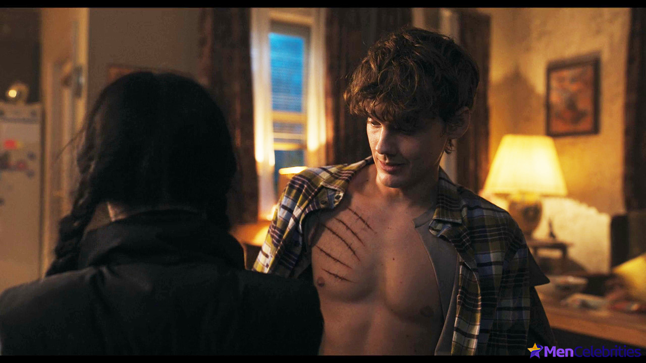 Hunter Doohan nude movie scenes