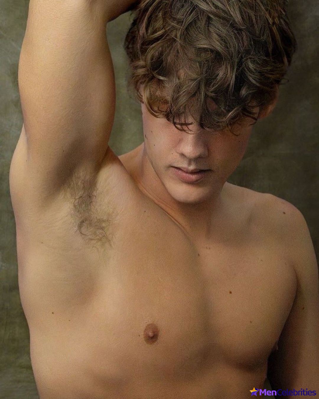 Hunter Doohan shirtless and bulge pics