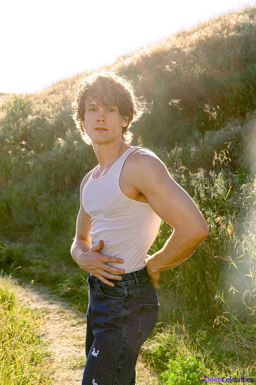 Hunter Doohan shirtless and bulge pics