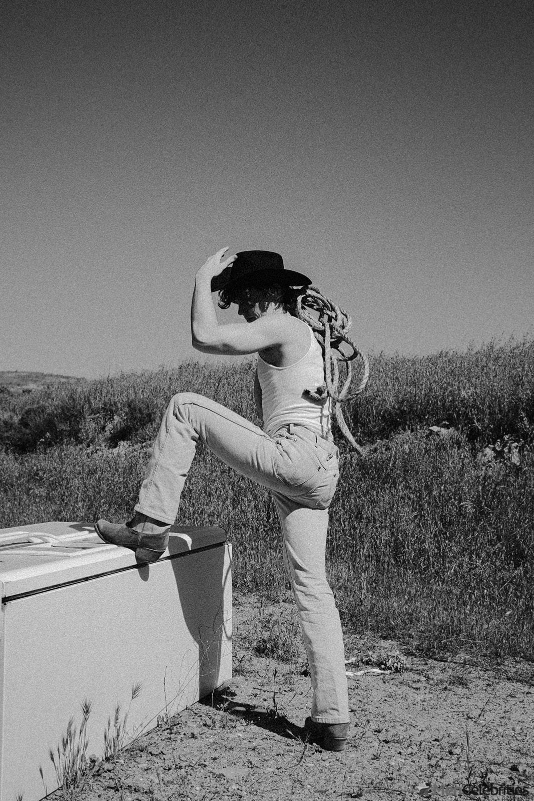 Hunter Doohan shirtless and bulge pics