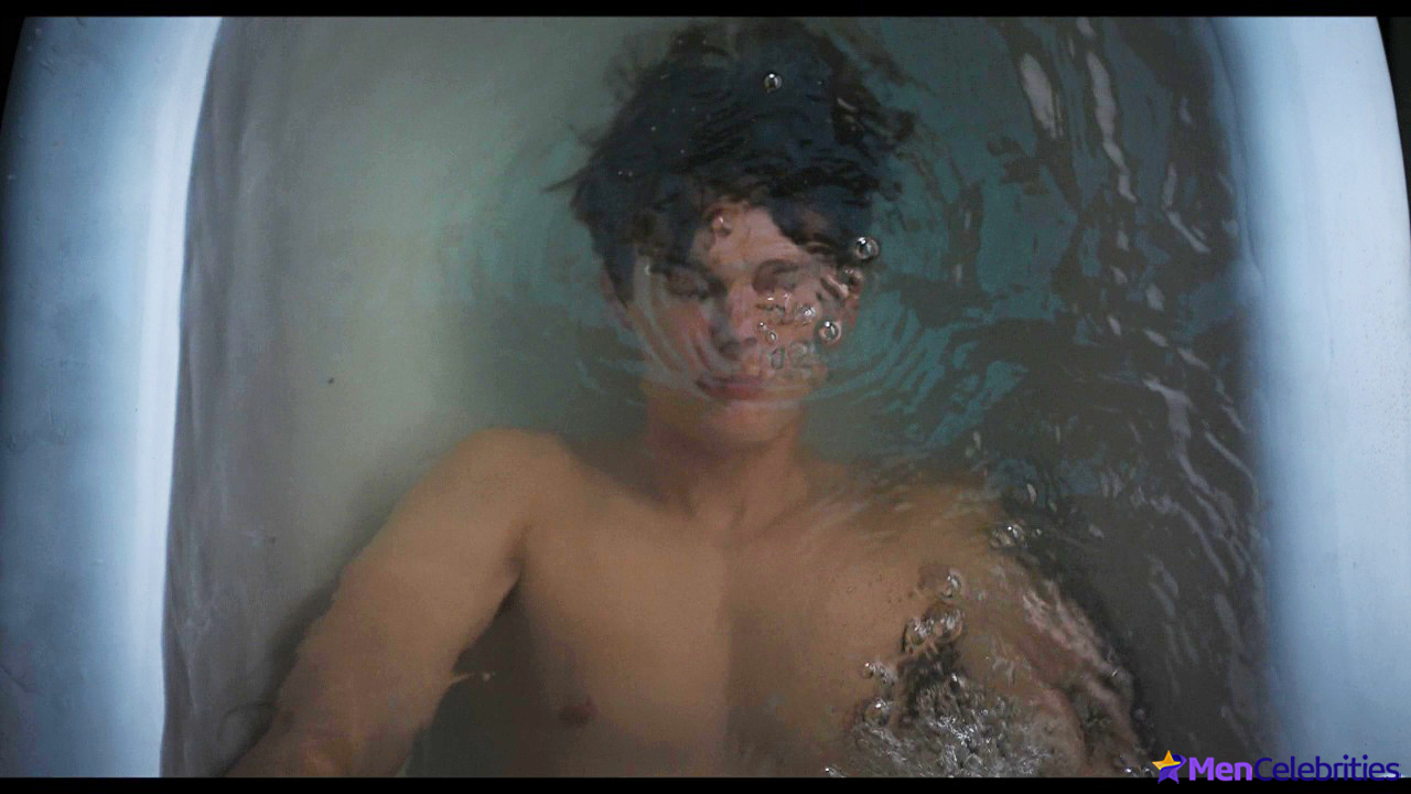 Hunter Doohan nude movie scenes