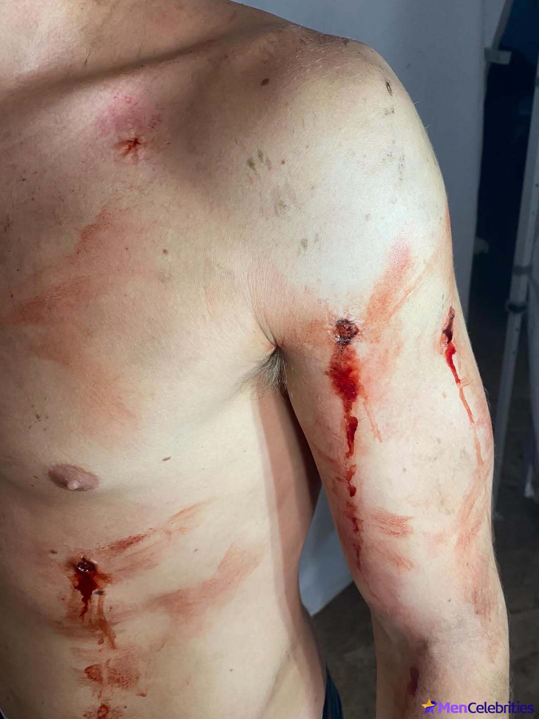 Hunter Doohan shirtless and bulge pics