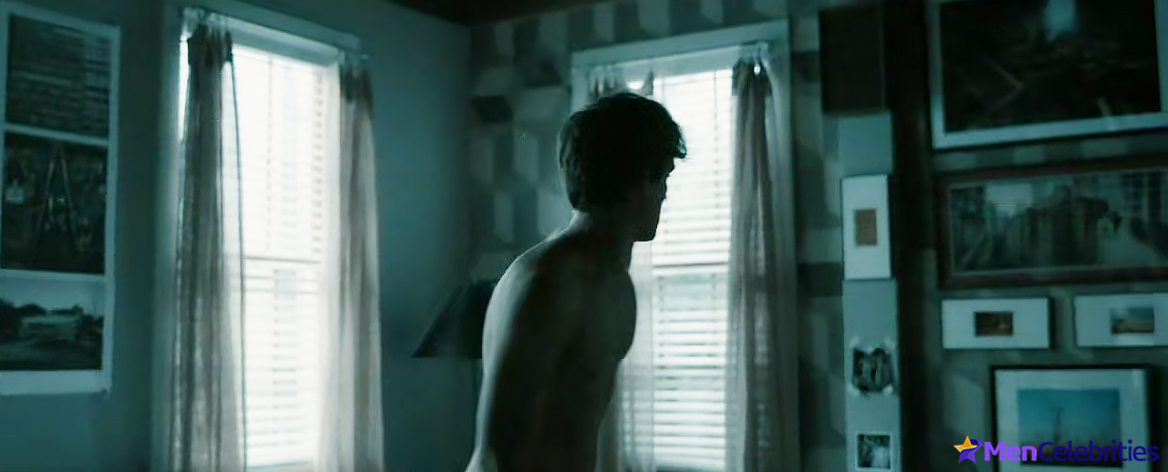 Hunter Doohan nude movie scenes