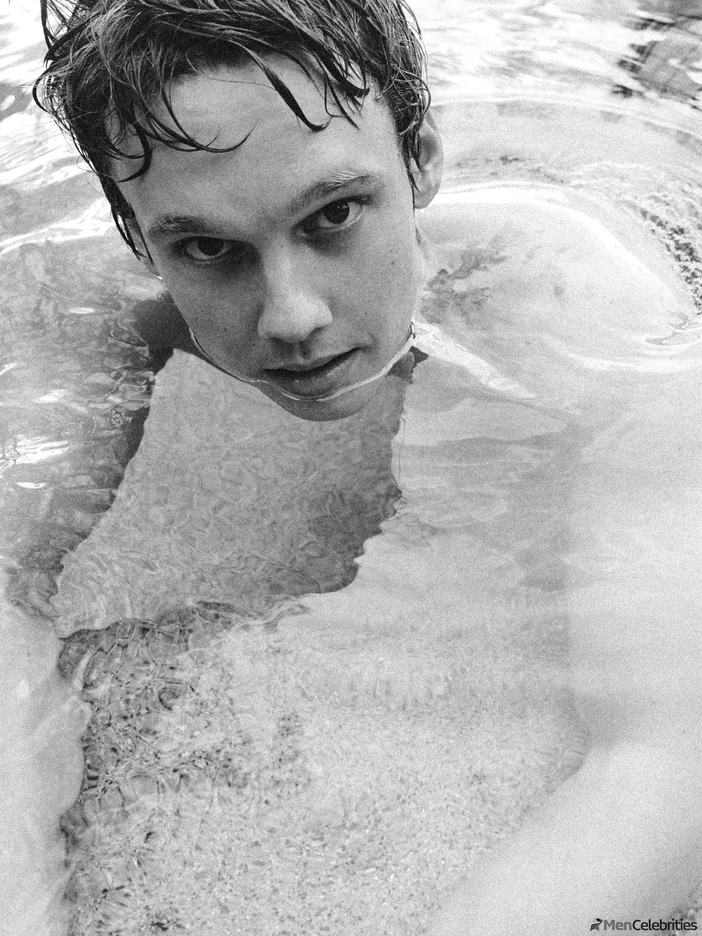 Hunter Doohan shirtless and bulge pics