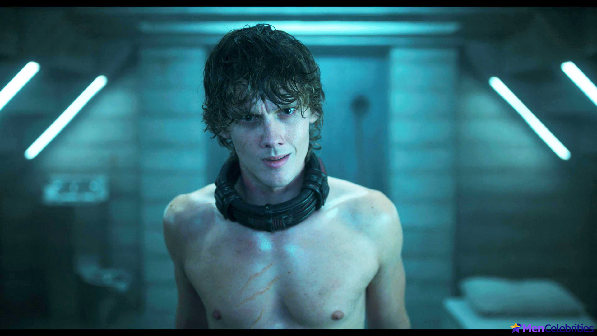 Hunter Doohan shirtless