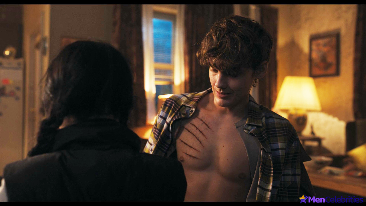 Hunter Doohan nude movie scenes