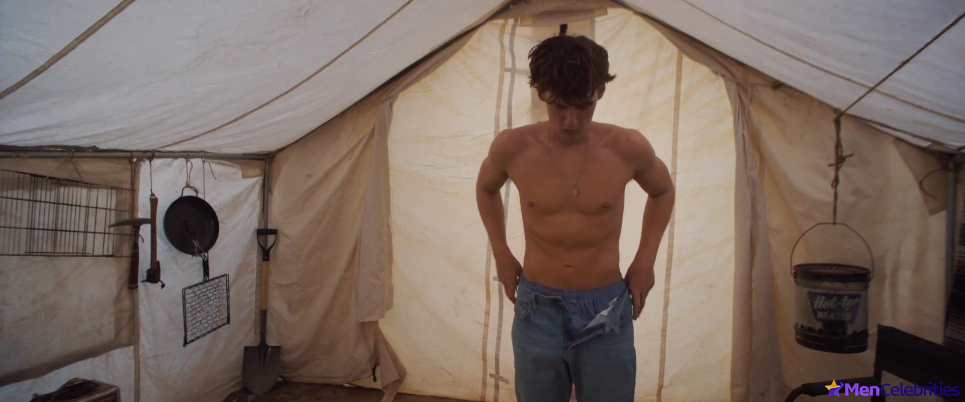 Hunter Doohan nude movie scenes