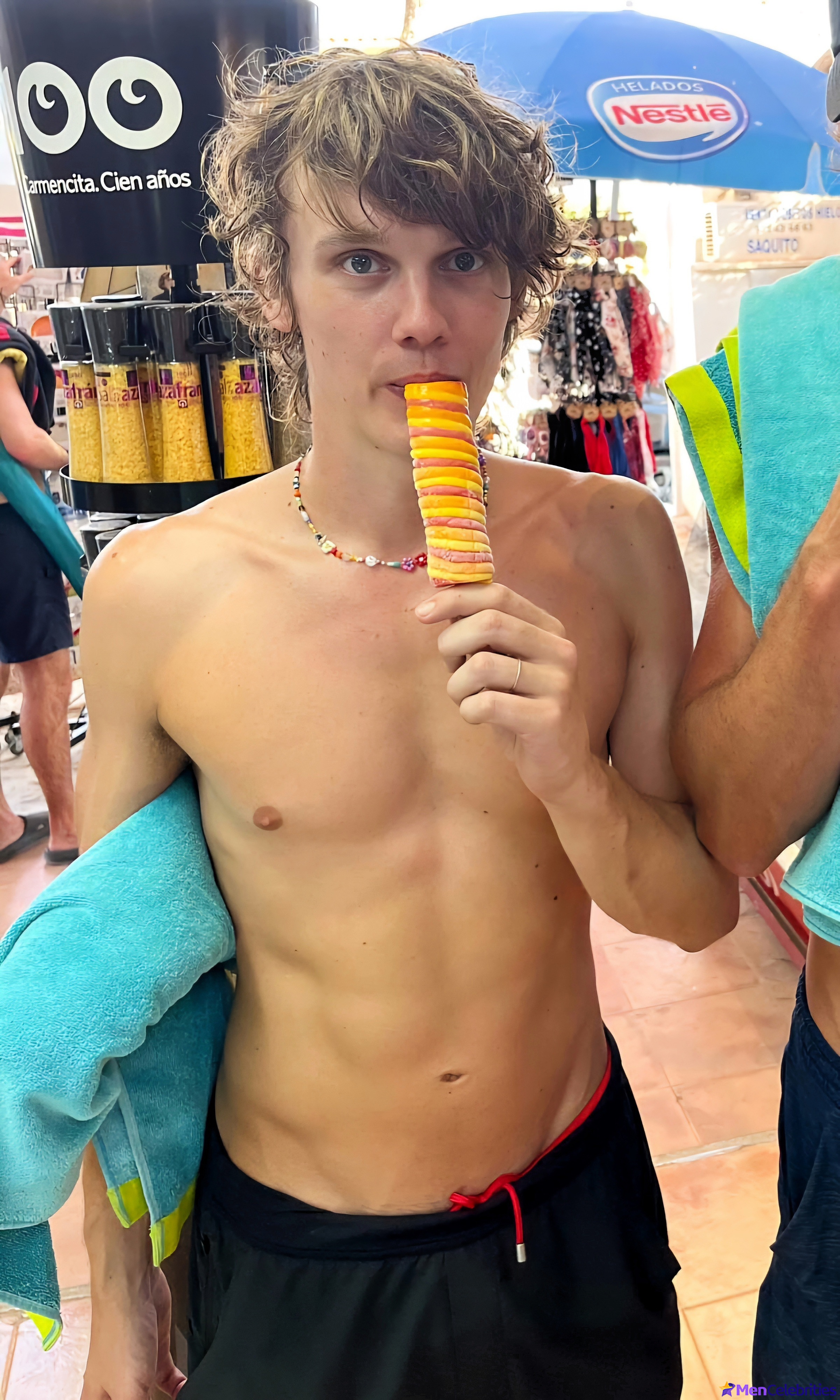 Hunter Doohan shirtless and bulge pics