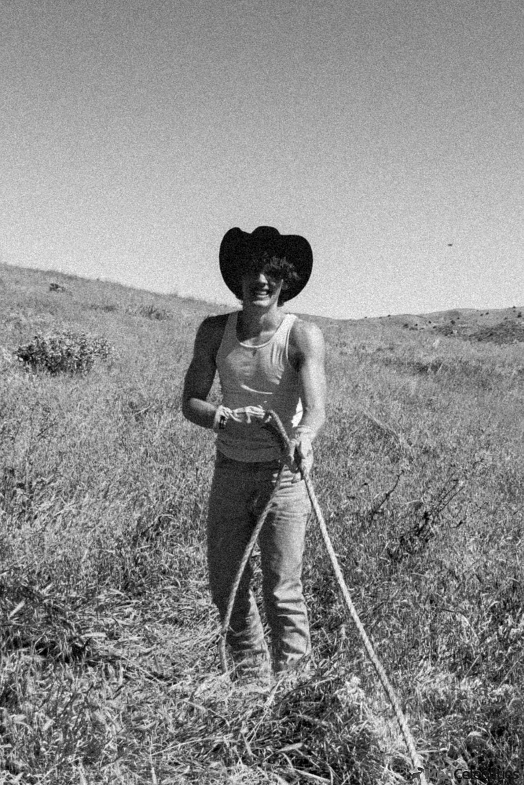 Hunter Doohan shirtless and bulge pics