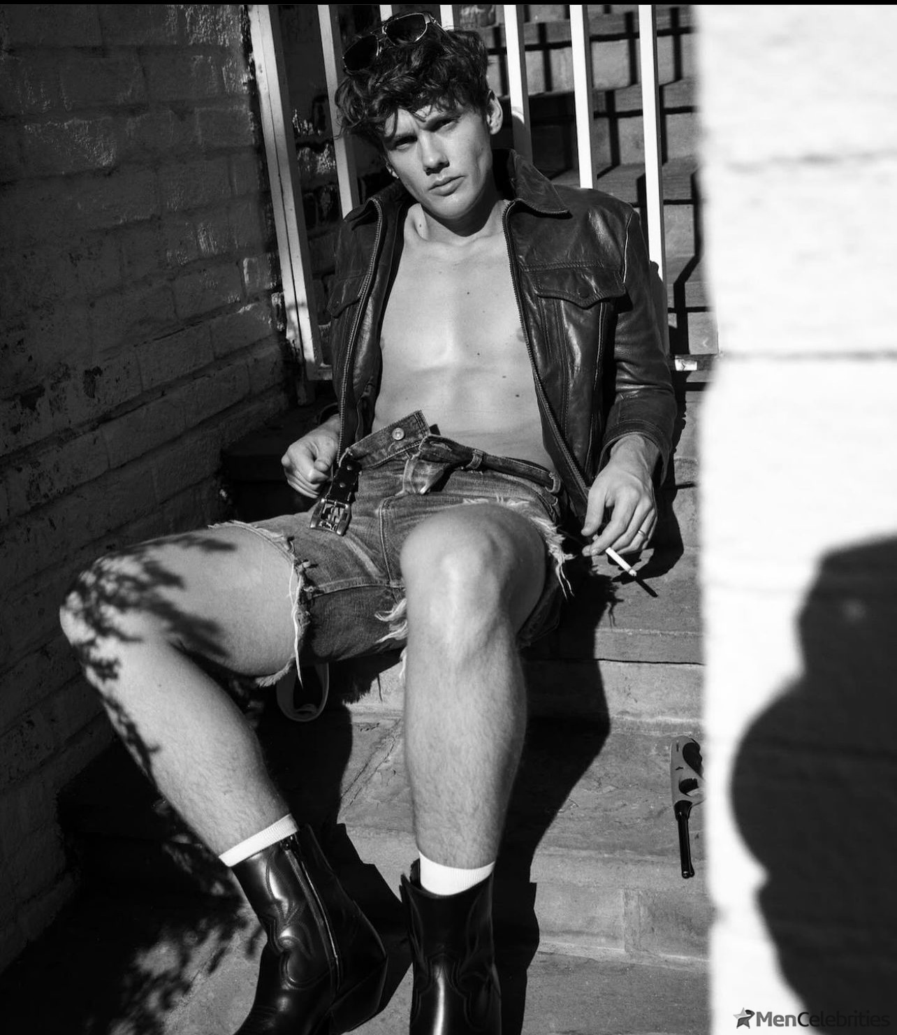 Hunter Doohan shirtless and bulge pics