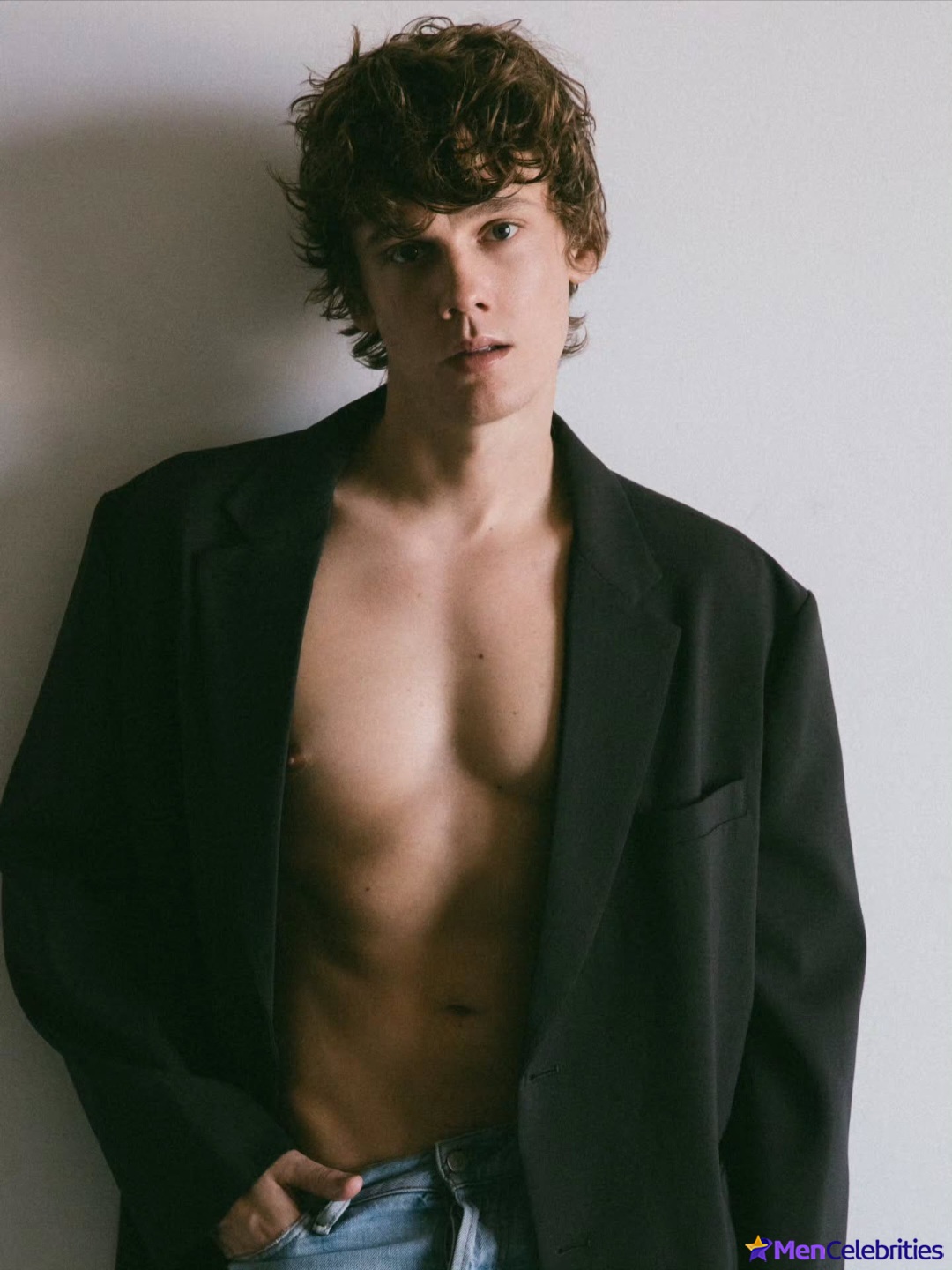 Hunter Doohan shirtless and bulge pics