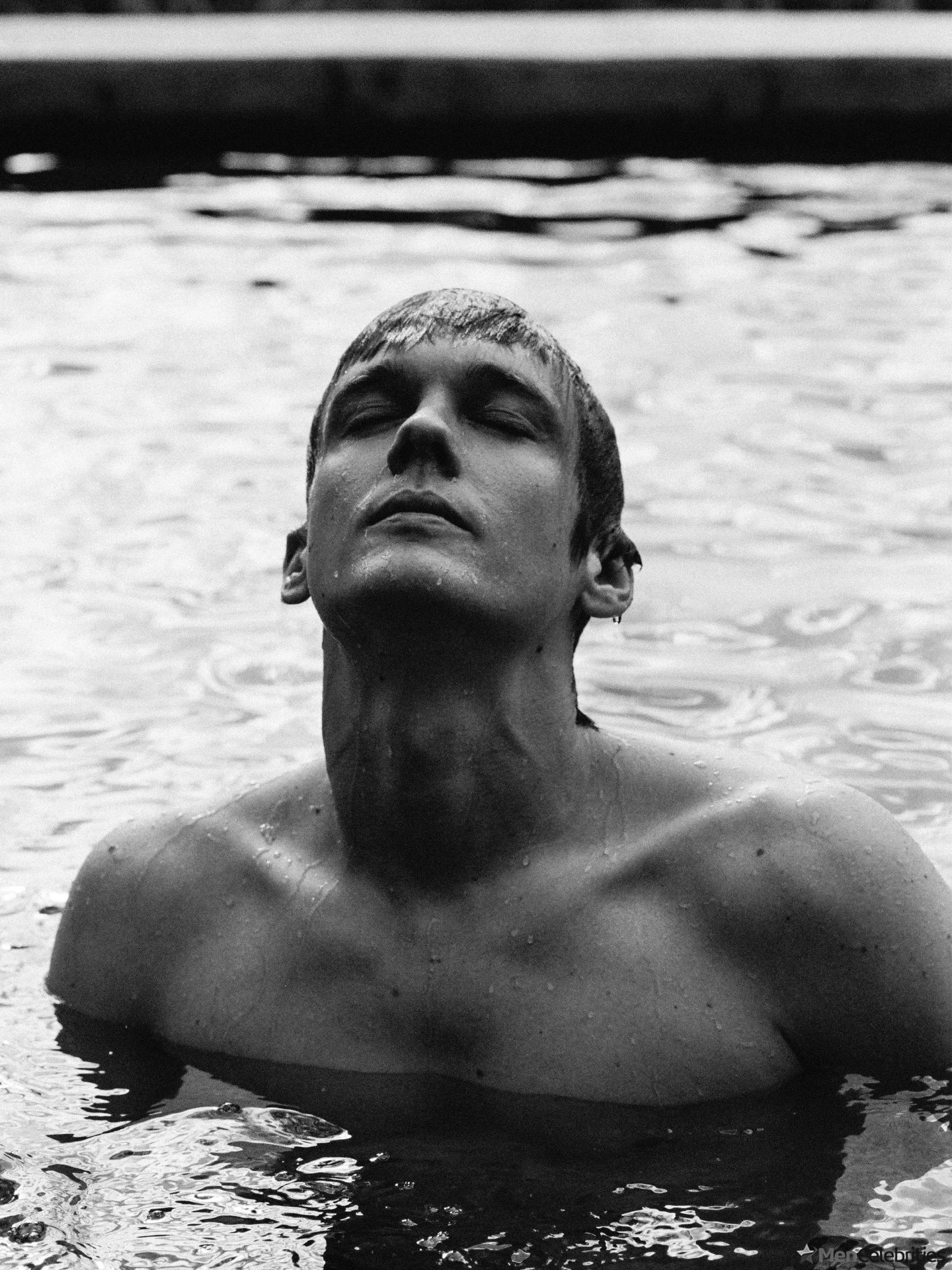 Hunter Doohan shirtless and bulge pics