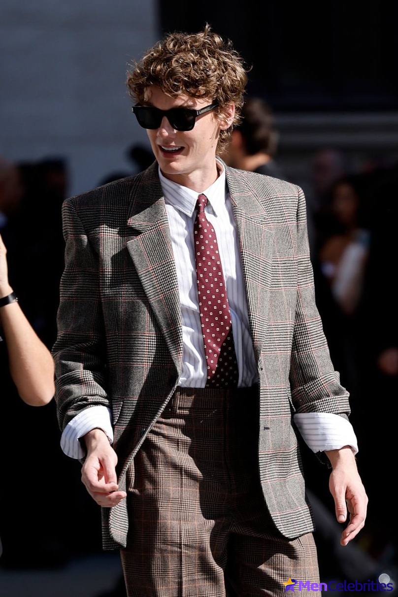 Hunter Doohan shirtless and bulge pics