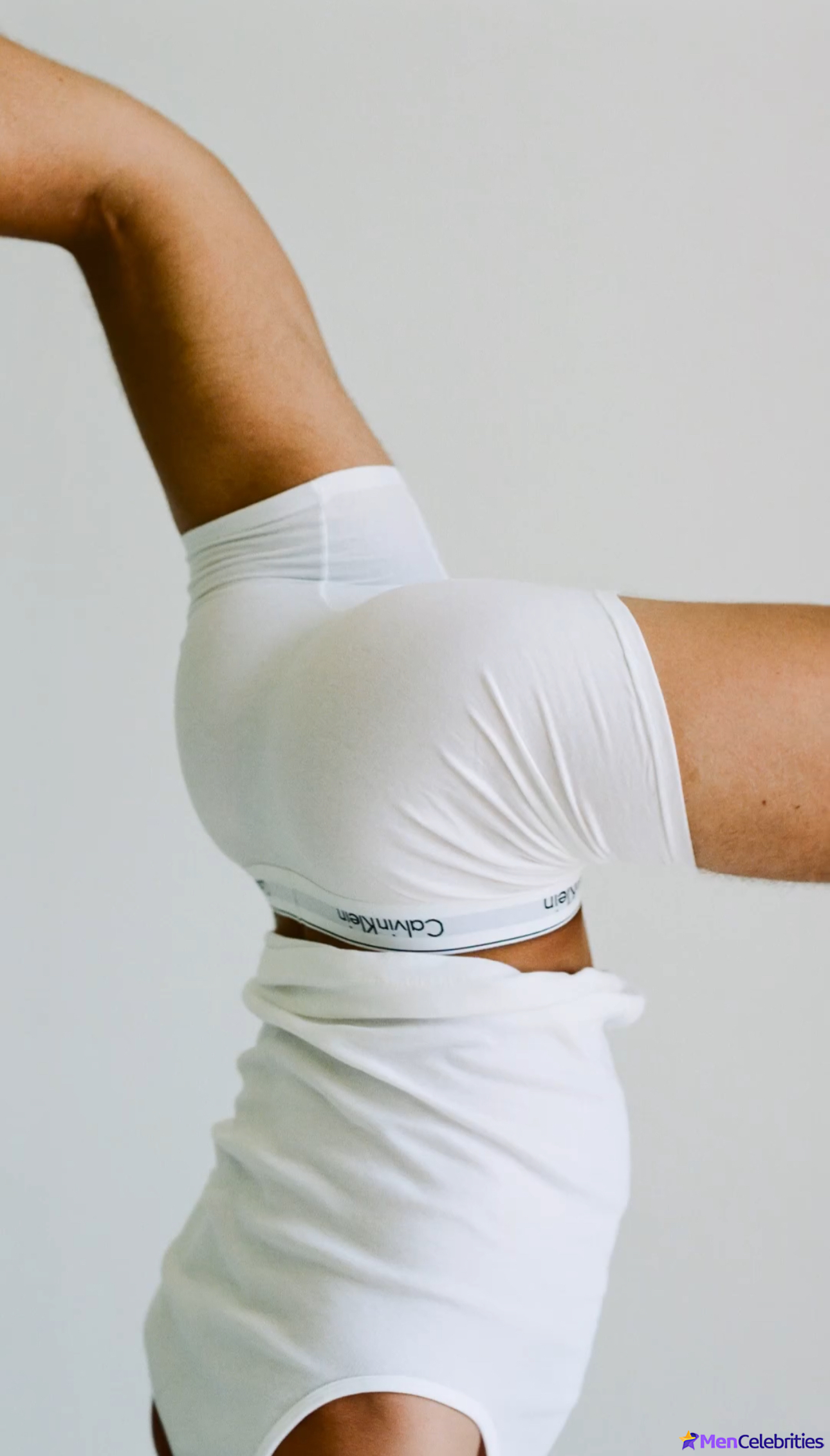 Hunter Doohan shirtless and bulge pics