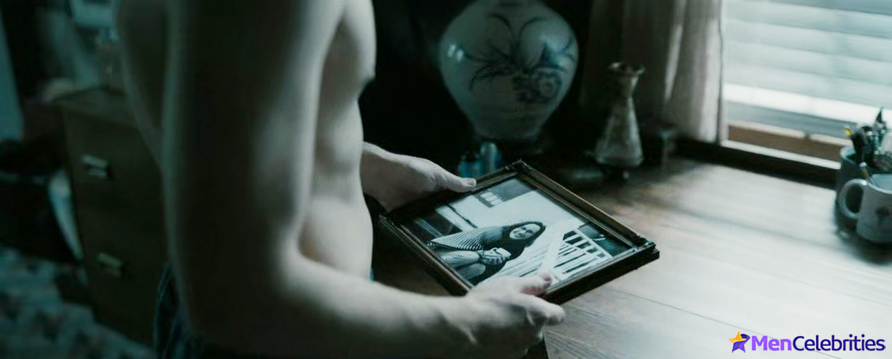 Hunter Doohan nude movie scenes