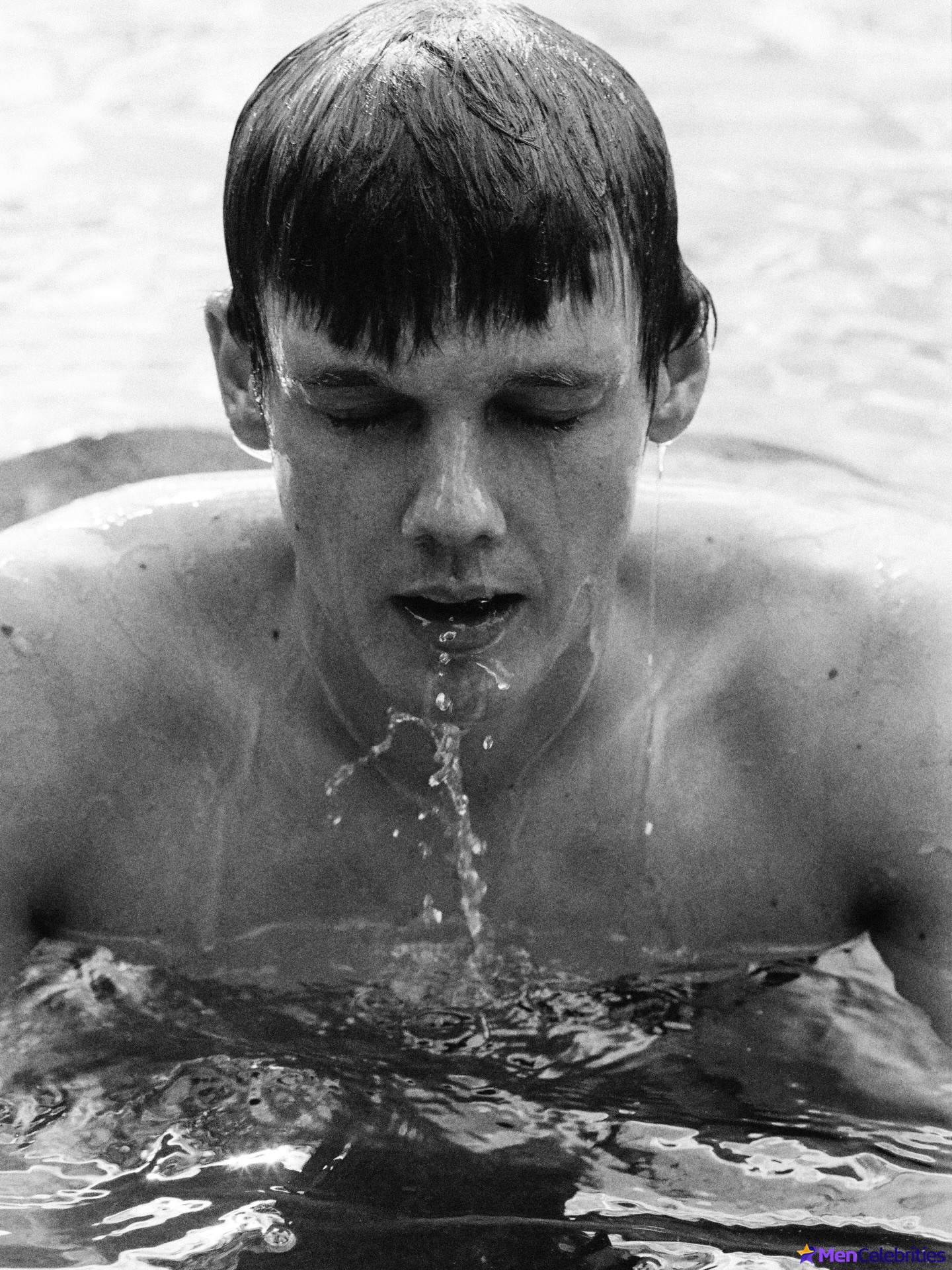 Hunter Doohan shirtless and bulge pics