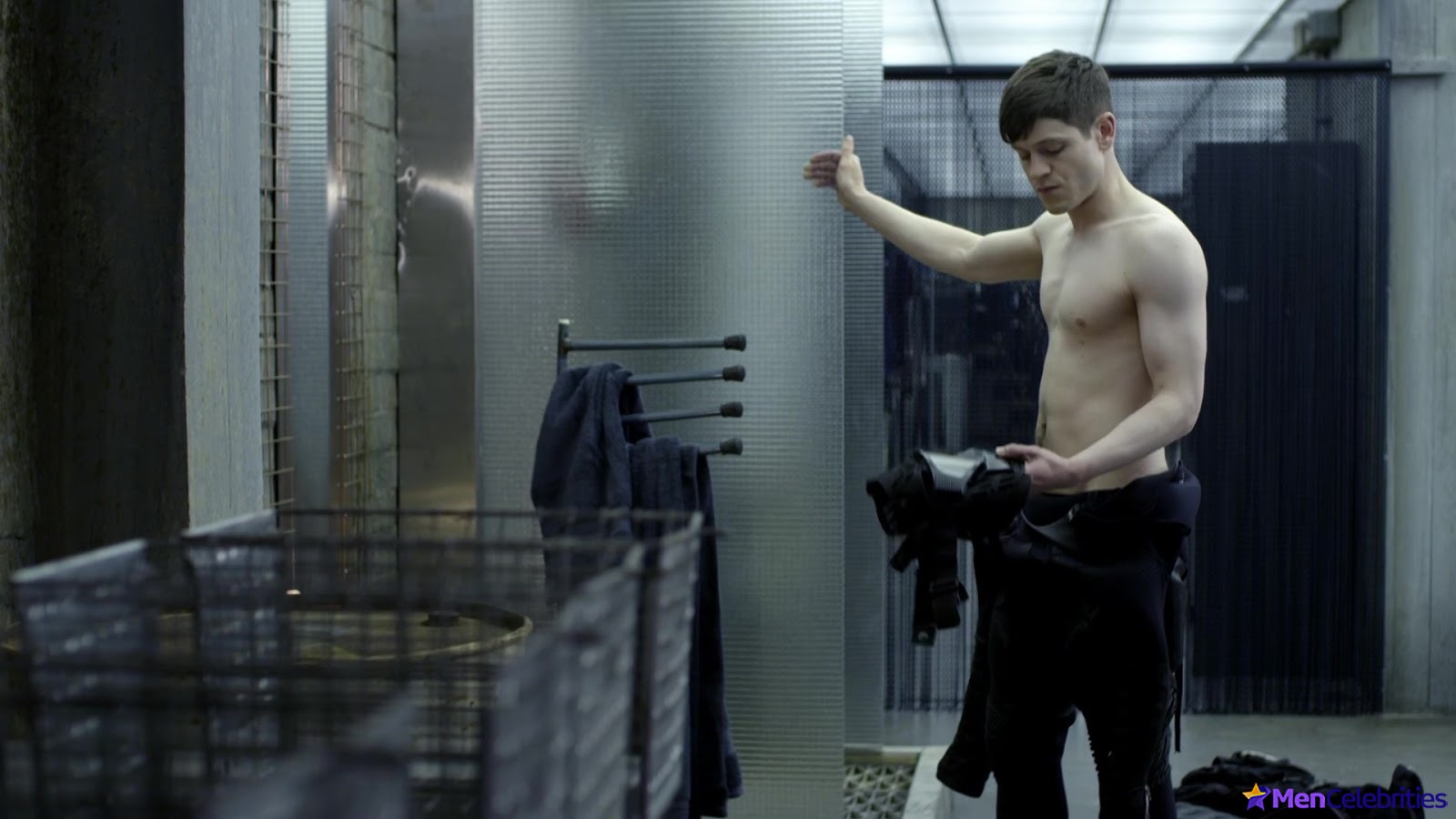 Iwan Rheon nude movie scenes