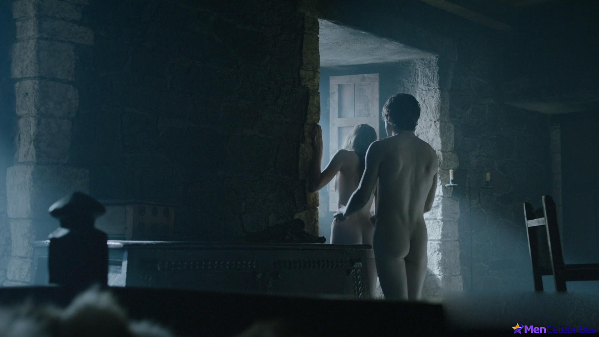 Iwan Rheon uncensored nude