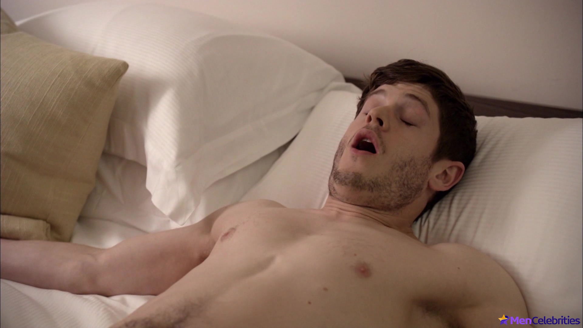 Iwan Rheon nudes