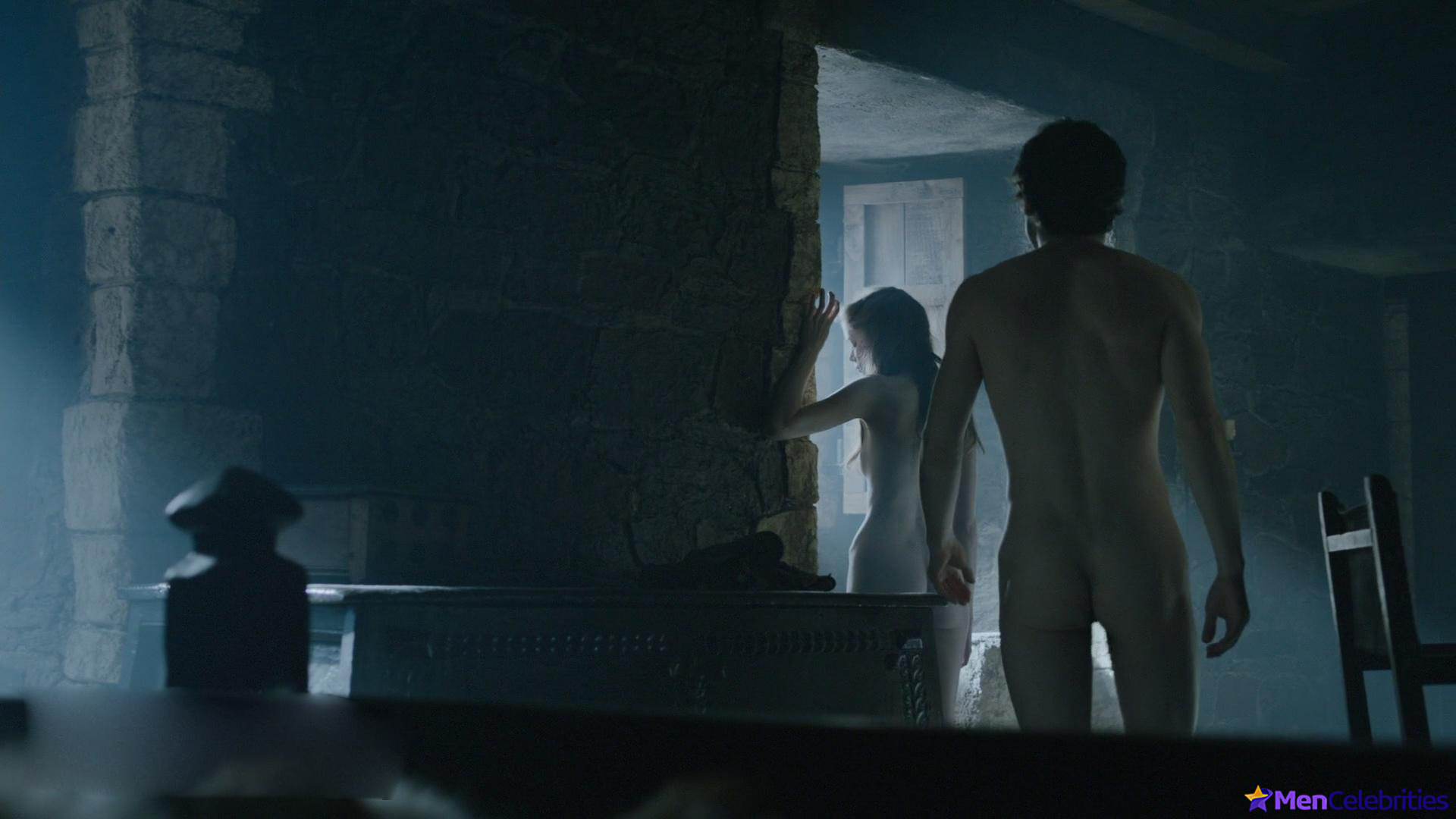 Iwan Rheon naked