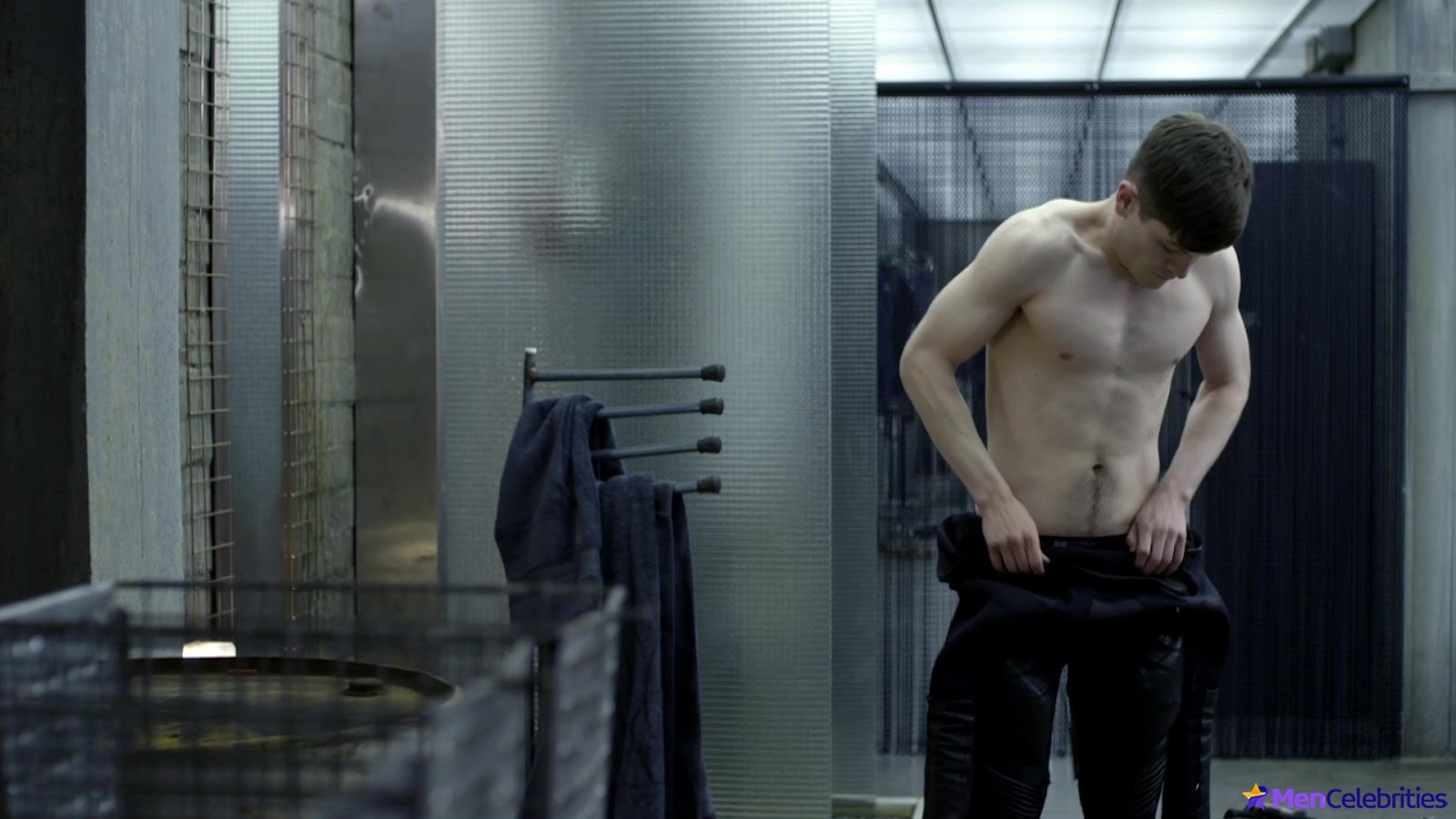 Iwan Rheon shirtless