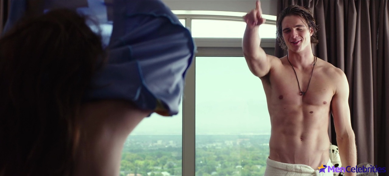 Jacob Elordi shirtless movie scenes
