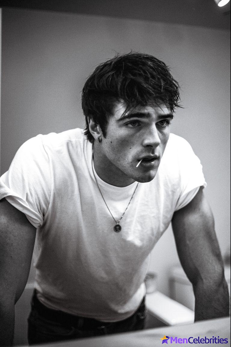 Jacob Elordi hacked nude pics