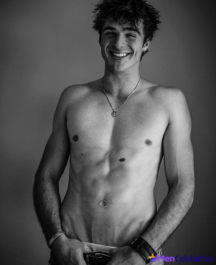 Jacob Elordi nude photos