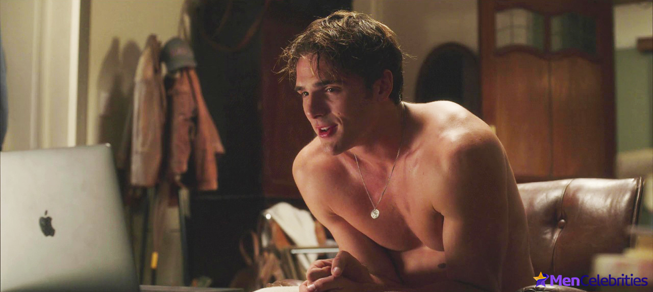 Jacob Elordi nudity
