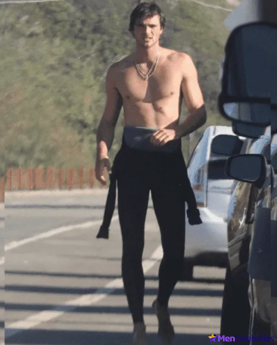 Jacob Elordi nude outdoors