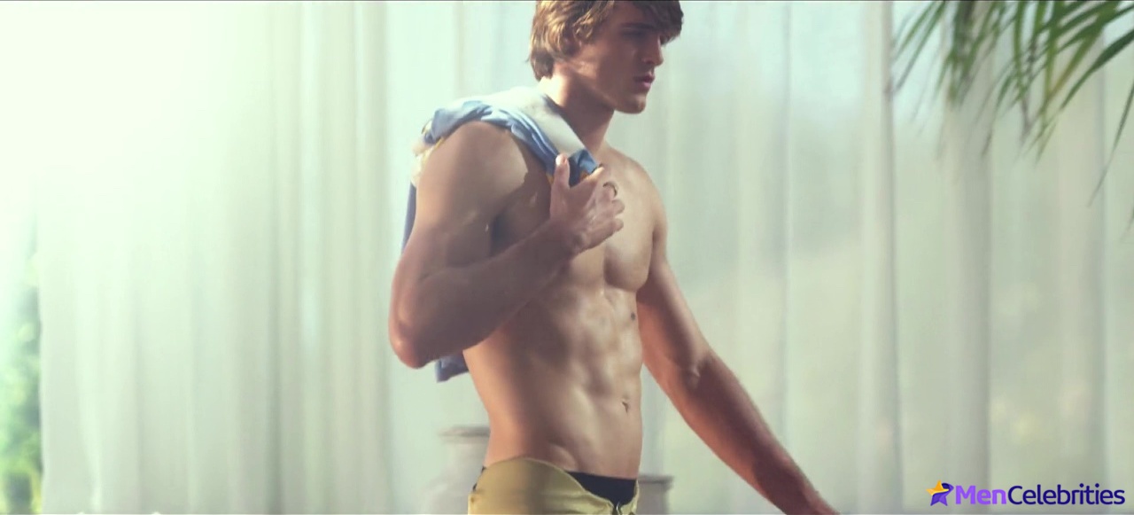 Jacob Elordi oops nude