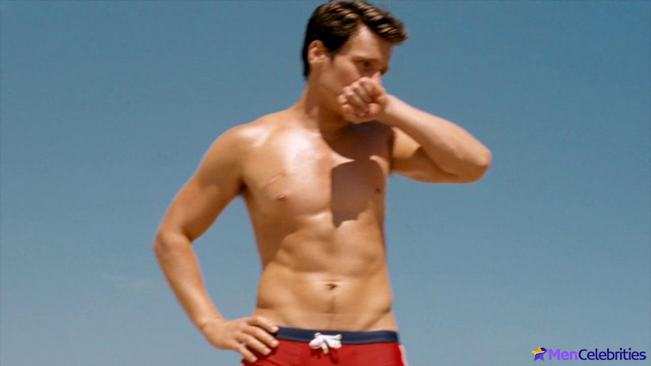 Jonathan Groff nude and sex scenes