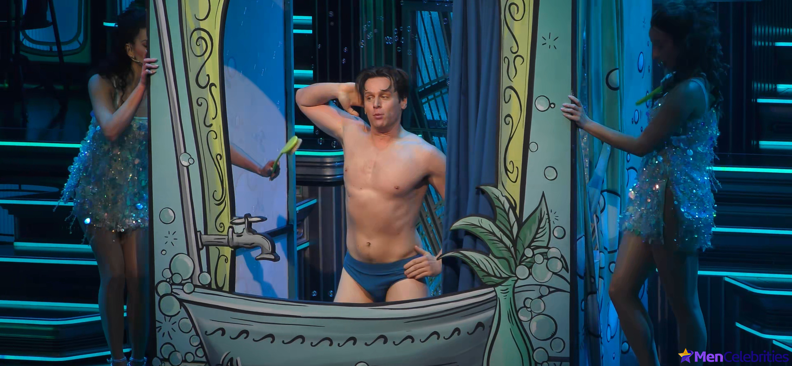 Jonathan Groff shirtless and sexy pics