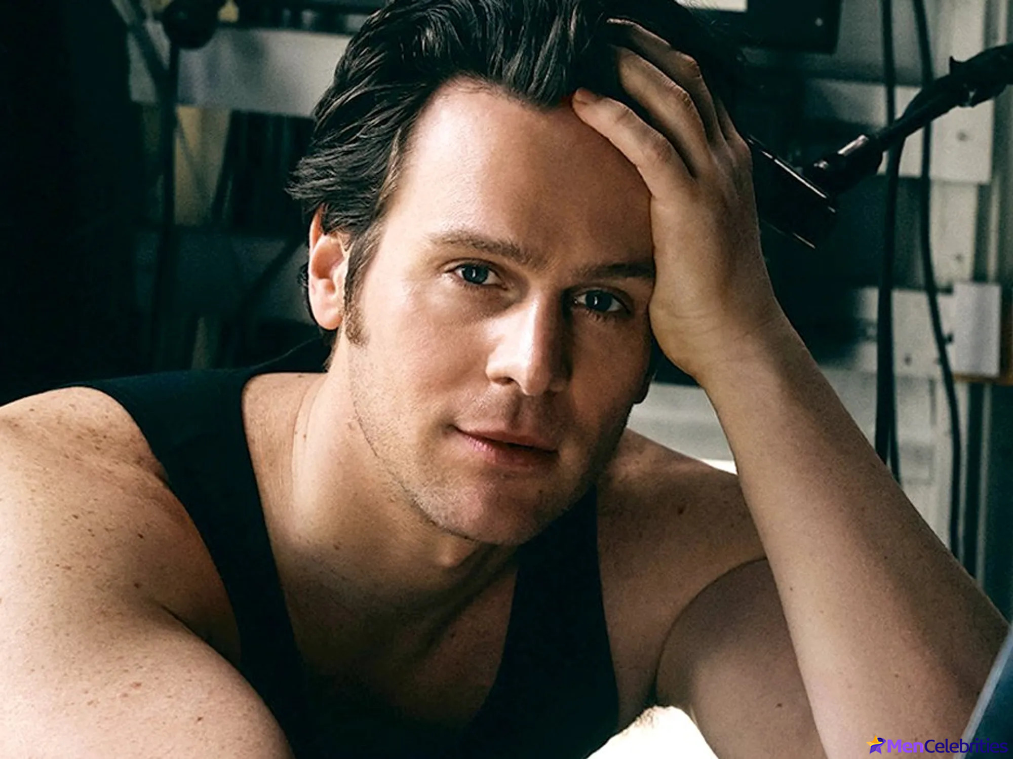 Jonathan Groff shirtless and sexy pics
