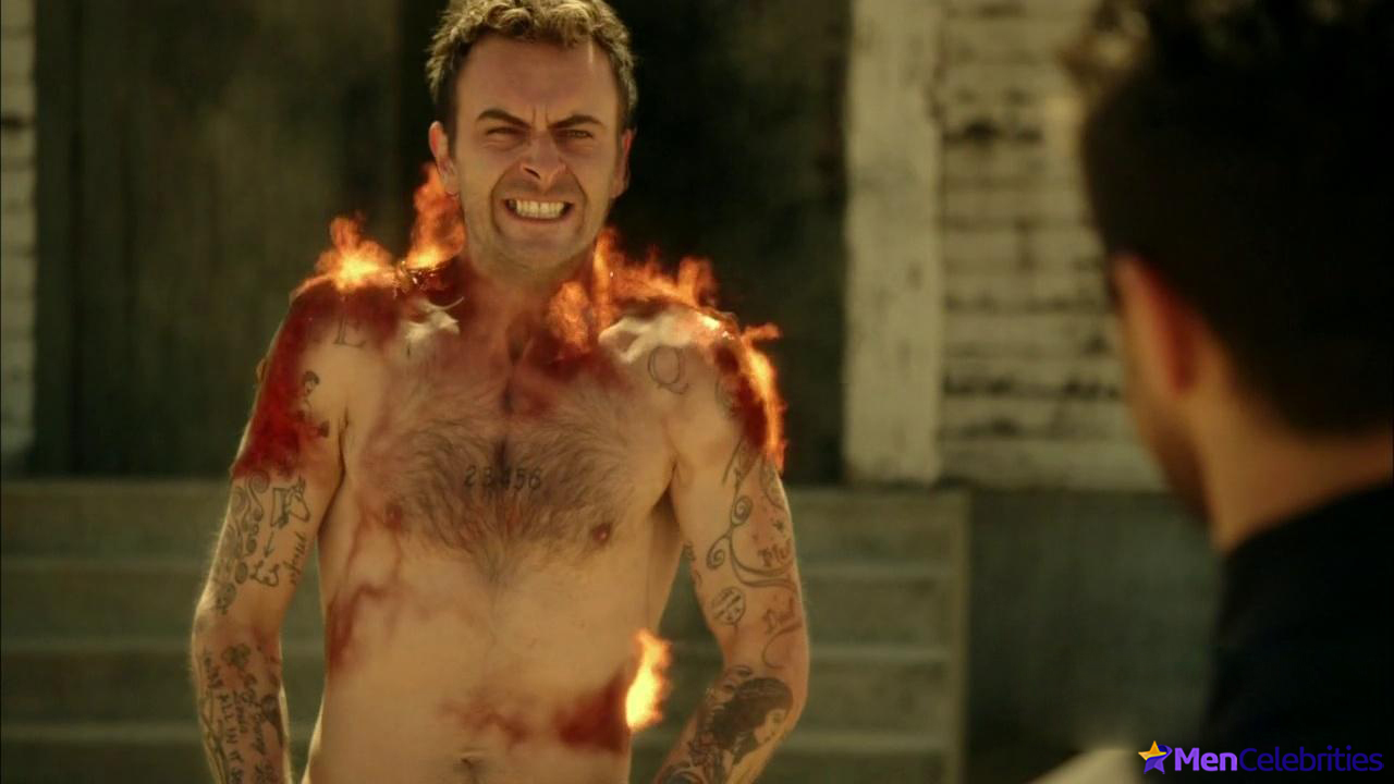 Joseph Gilgun nude and sex scenes
