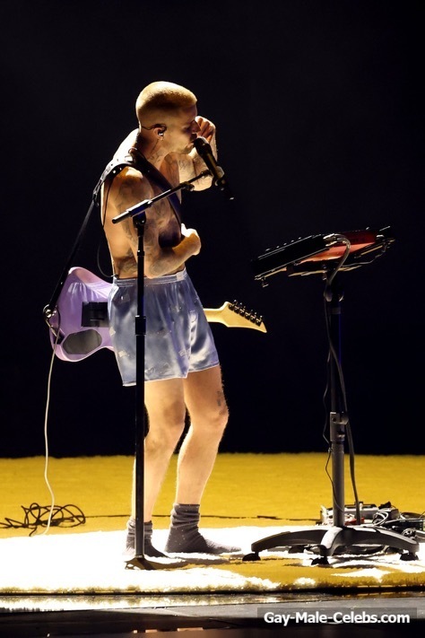 Justin Bieber Shirtless And Boxers During Grammy