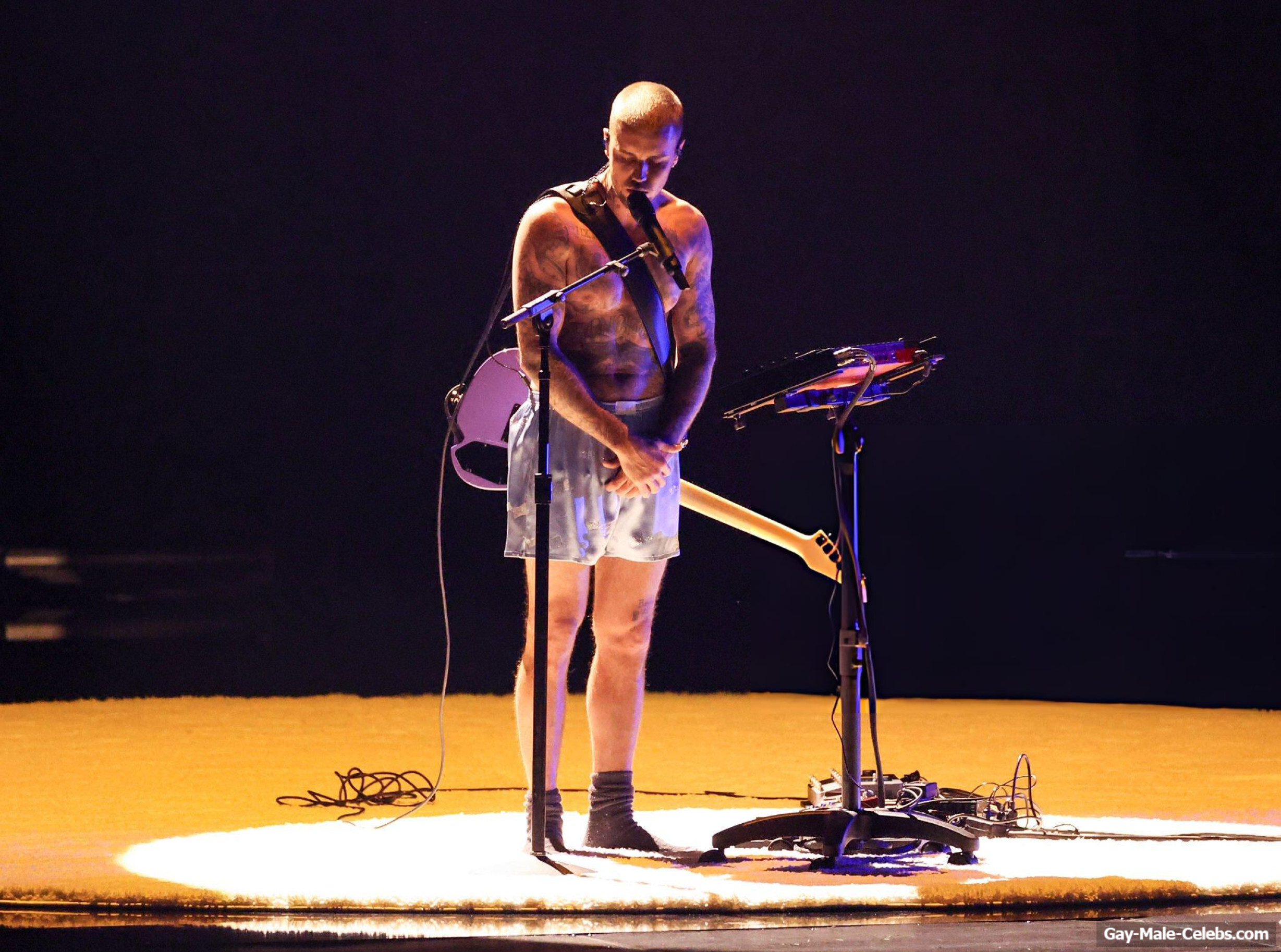 Justin Bieber Shirtless And Boxers During Grammy