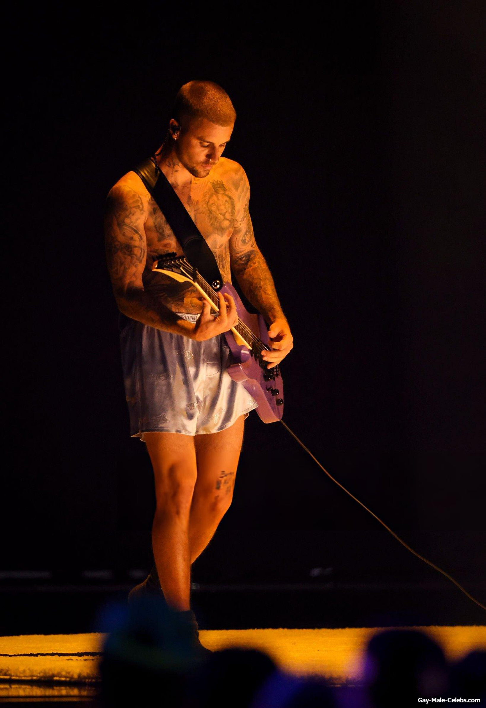 Justin Bieber Shirtless And Boxers During Grammy