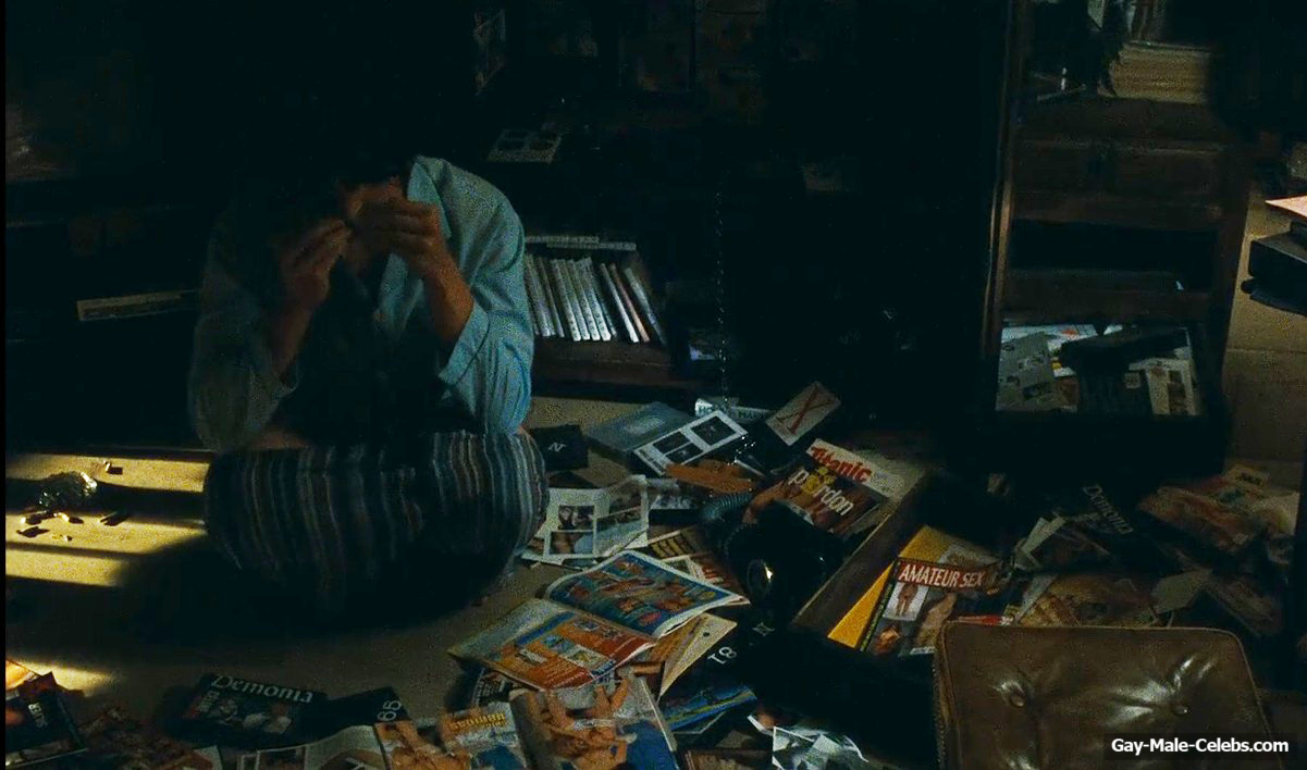 Louis Garrel Jerk Off And Uncensored Pee Scenes in Ma Mere