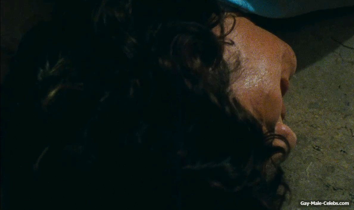 Louis Garrel Jerk Off And Uncensored Pee Scenes in Ma Mere