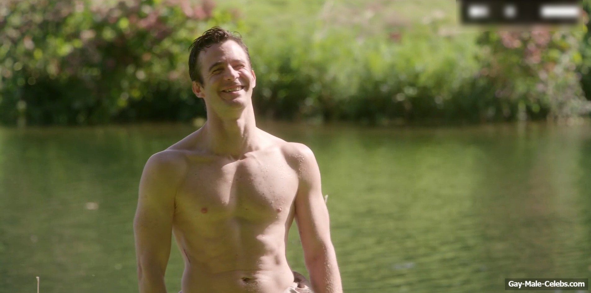 Luke Thompson Nude Scenes in Bridgerton