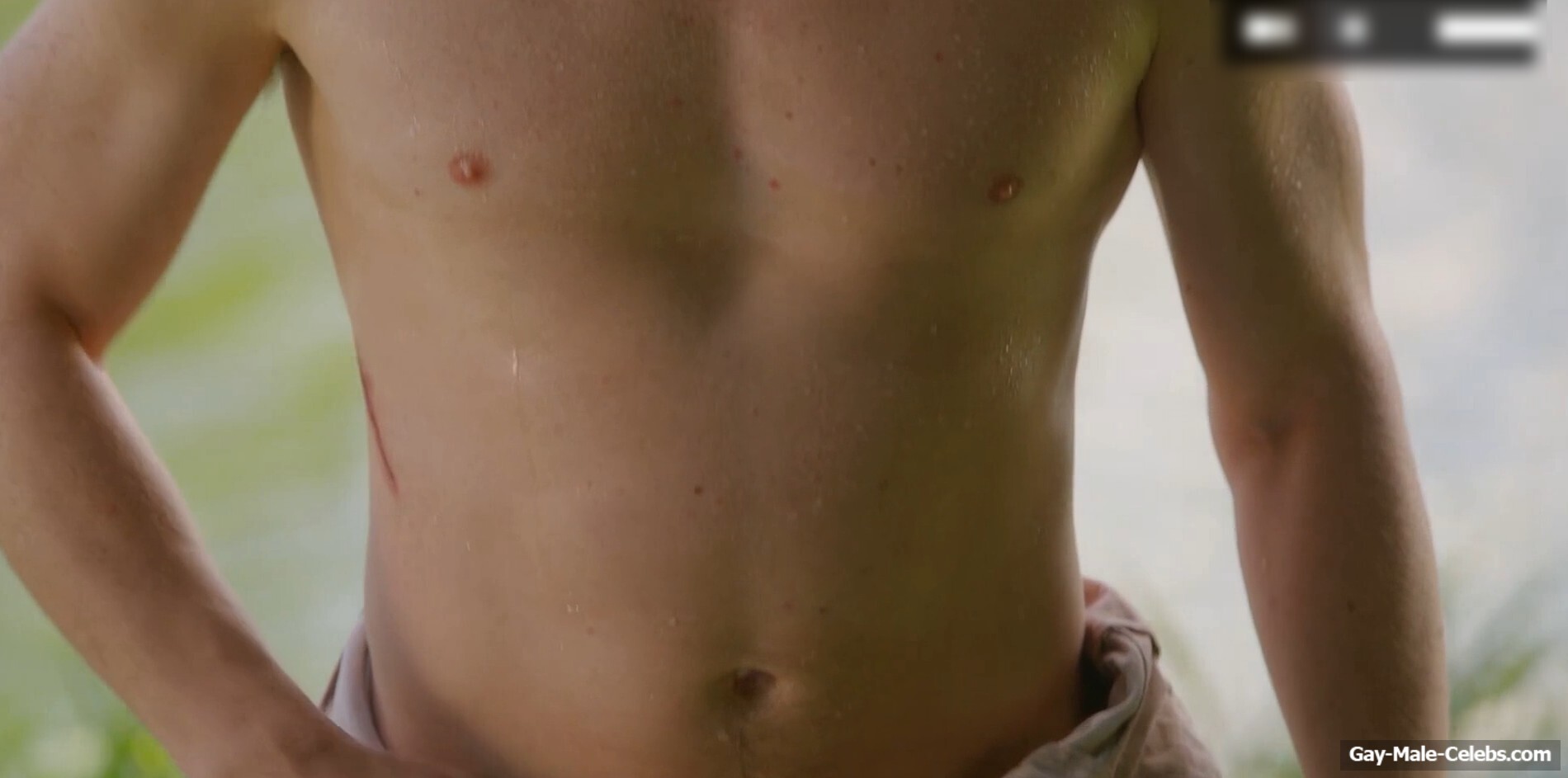 Luke Thompson Nude Scenes in Bridgerton