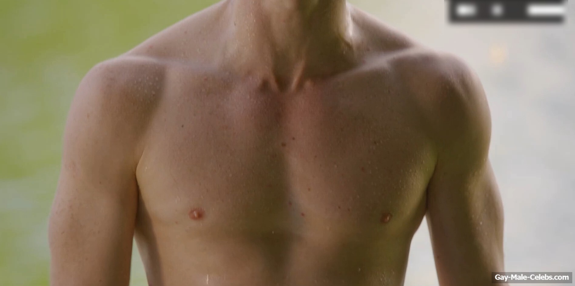 Luke Thompson Nude Scenes in Bridgerton