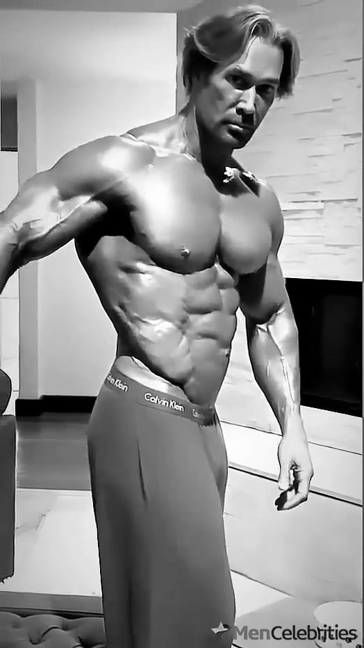 Mike OHearn nude and underwear pics