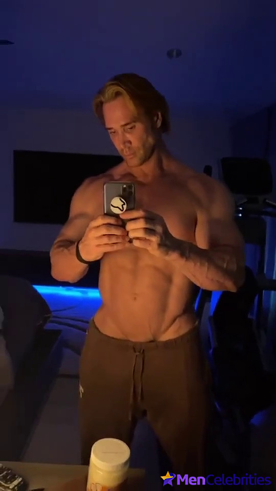 Mike OHearn nude and underwear pics