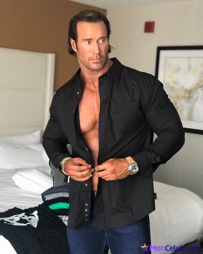 Mike OHearn nude and underwear pics